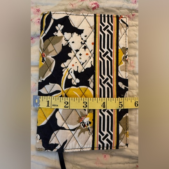 Very Bradley Dogwood Paper Back Cover - Picture 4 of 4